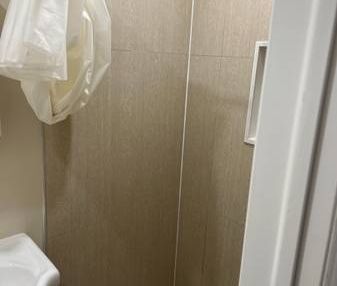 Private room with private bathroom March 1st(Downtown Toronto) - Photo 4