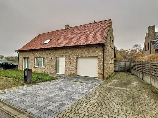 Mooie open bebouwing met tuin, terras, garage en 3 slaapkamers in Zarren - Photo 1