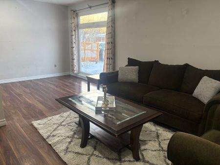 For Lease - 3670 Crabtree Crescent, Mississauga, Ontario - Photo 2