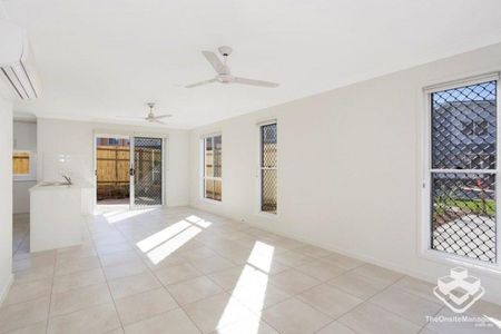 3 BED, A/C, MINUTES TO GATEWAY Large living space unit, gas cooktop, covered patio - Photo 5