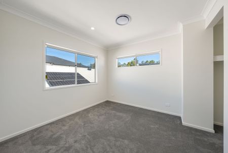 Spacious Family Home With Multiple Living Areas in the Popular Alcove Estate - Photo 5