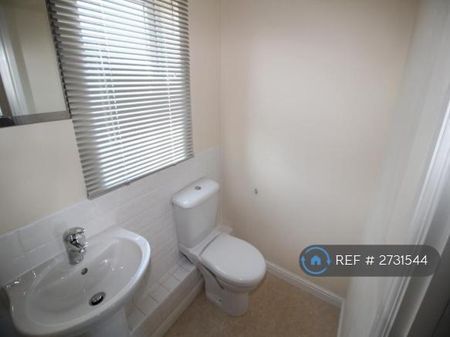 3 bedroom terraced house to rent - Photo 5
