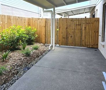 3 BEDROOM 2 BATHROOM TOWNHOUSE - FULLY DUCTED AIR CON - Photo 1