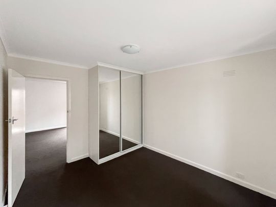 Location, Convenience & Space! - Photo 1