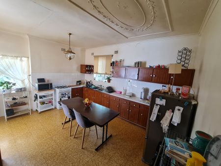Burwood - Photo 2