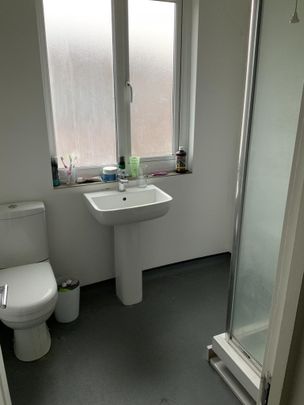 6 bedroom house to rent - Photo 1