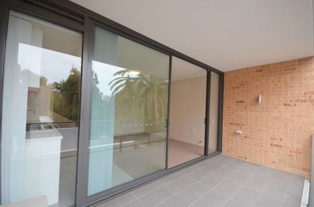 Modern Apartment with Leafy Outlook - Photo 4