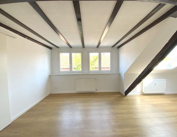 Altbauflair trifft Moderne! 3,5-Zimmer DG-Wohnung mit Charakter in Oberhausener Mitte - Foto 1