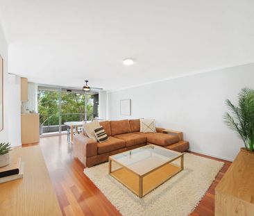 Central apartment basks in quiet bushland privacy - Photo 1
