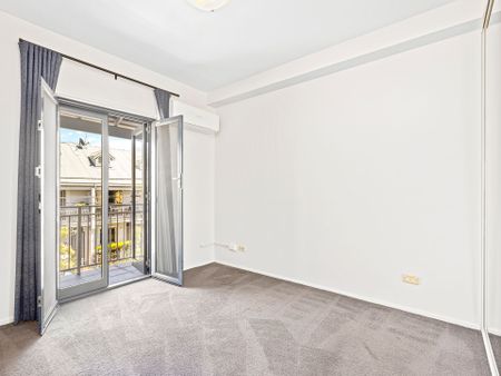 Designer townhome in a connected village setting - Photo 3