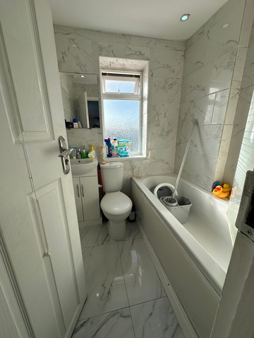 1 bedroom in a house share to rent - Photo 5