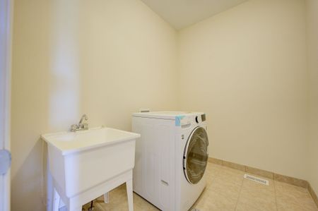 For Lease - 396 Thomas Phillips Drive, Aurora, Ontario - Photo 2