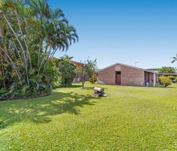 Nine bedrooms, two bathrooms, 5 carports in Cranbrook, Townsville - Photo 5