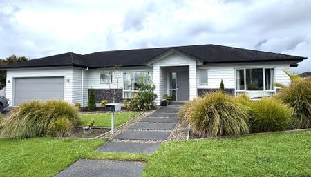 Sunny Single Level Home in Millwater - Photo 5