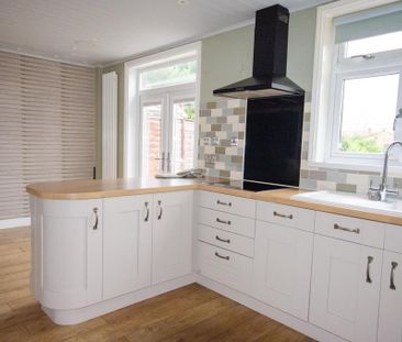 3 bedroom semi-detached house to rent - Photo 6