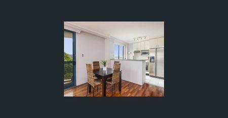 Spacious Two Bedroom Apartment - Photo 4