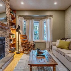 Roncesvalles Village 4-bdrm Family Home! - Photo 2