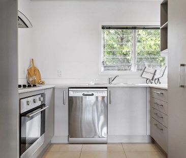 Renovated and ready - Photo 2