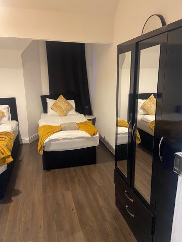 Room in a Shared House, Chester Road, M32 - Photo 3