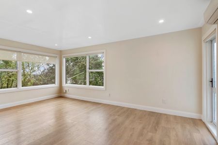 Renovated, Sunny & Supremely Convenient - Photo 2