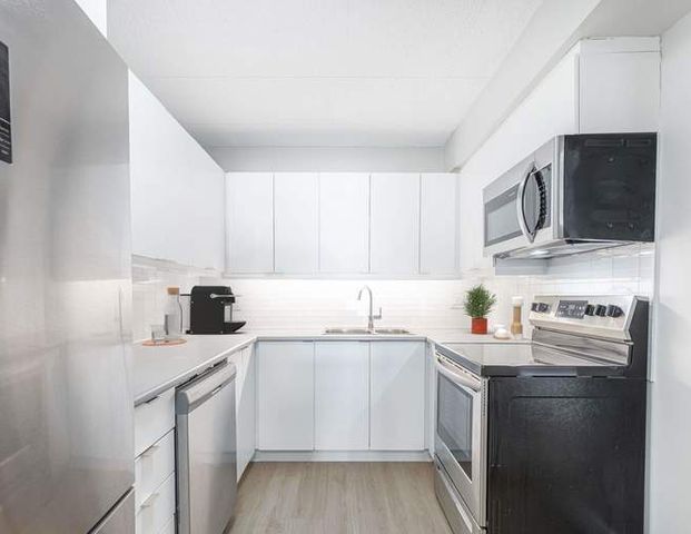 Carnegie | 450 Victoria Avenue, Windsor - Photo 1