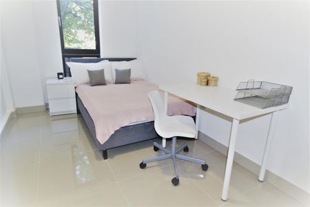 3 bedroom flat to rent - Photo 3