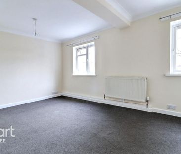 3 bedroom apartment to rent - Photo 3
