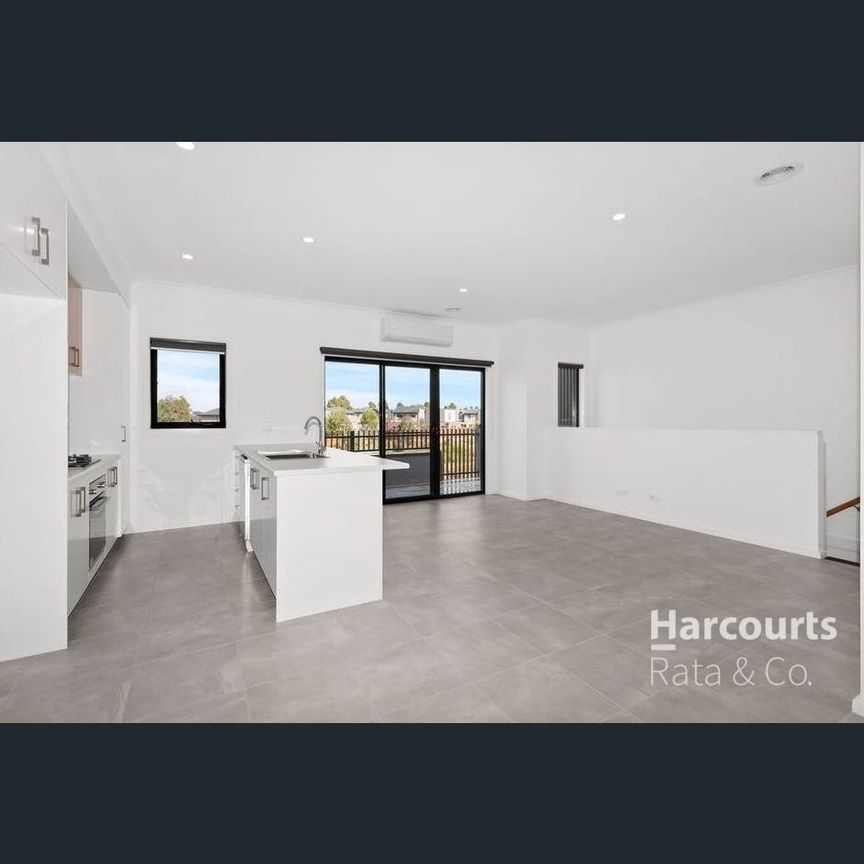 Spacious and Modern 3-Bedroom Home in Wollert - Photo 1