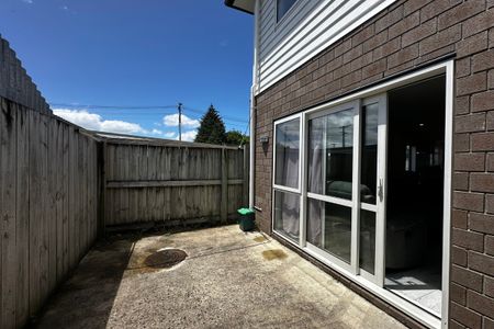 Convenient & Low-Maintenance Townhouse in Prime Central Location - Photo 4