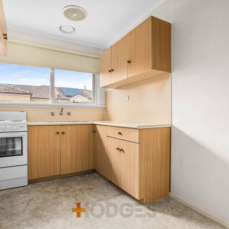 SPACIOUS | TWO BEDROOM | QUIET BLOCK - Photo 3