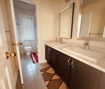 For Lease - 3 Elmsley Drive, Richmond Hill, Ontario - Photo 2