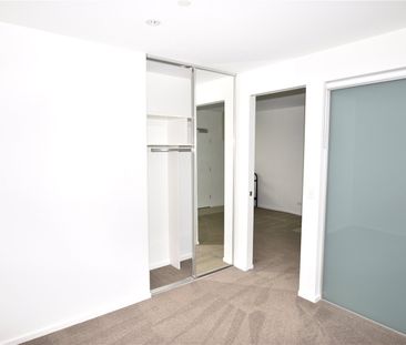 2406/618 Lonsdale Street - Photo 2