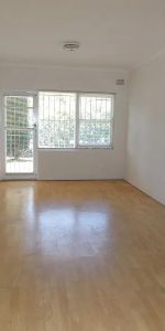 Light-Filled Apartment in a Prime Randwick Location - Photo 3