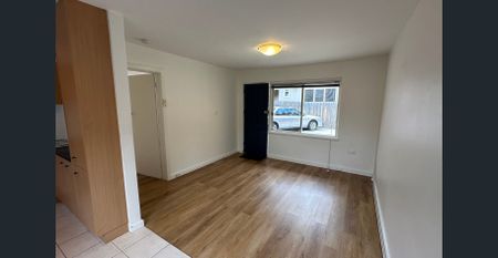 Charming 1-Bedroom Apartment in Great Location - Photo 4