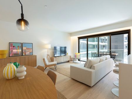 Apartamento T3 mobilado, com varanda e estacionamento, na Praça de Espanha - Foto 2