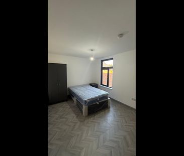 Room in a Shared House, Hobson Road, B29 - Photo 5