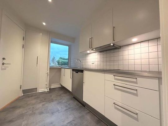 Skøn 4-værelses lejlighed med en god beliggenhed - Foto 1