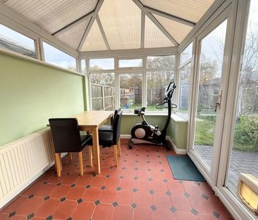 Elles Close, Farnborough - 3 bedrooms Property for lettings - Seymours - Photo 1