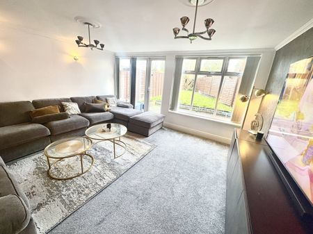 4 bedroom semi-detached house to rent - Photo 2