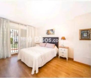 Casa adosada en alquiler en Puerto Banús - Photo 4