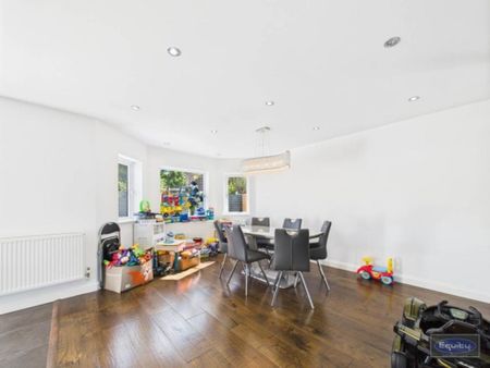 4 bedroom detached house to rent - Photo 3