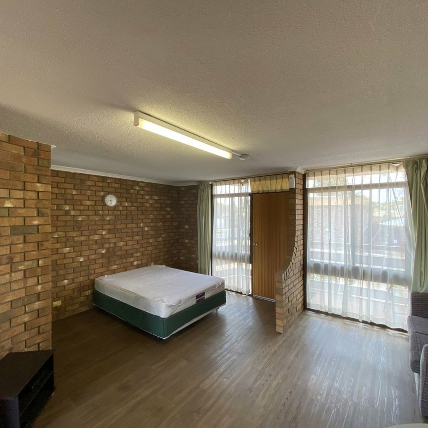 Partly Furnished Unit - Electricity and Water Included. - Photo 1