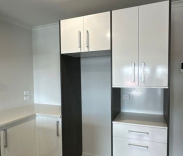 Charming 2-Bedroom Apartment - Centrally located. - Photo 3