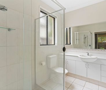 Spacious 4-Bedroom Family Home in a Quiet Cul-de-Sac! - Photo 2