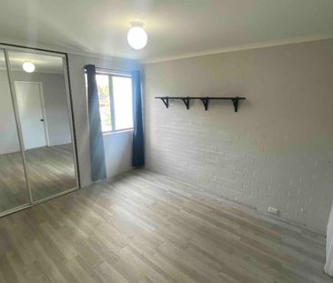 Cosy Two Bedroom Apartment - Photo 2