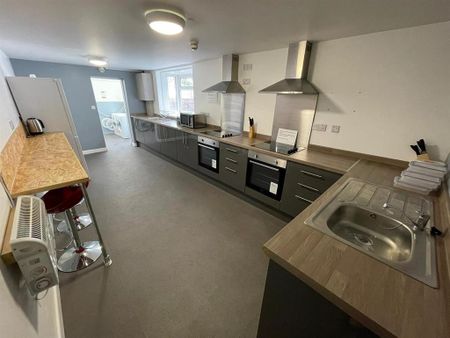 1 bedroom in a house share to rent - Photo 4