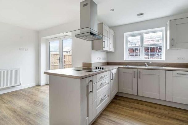 Taylor Lane, Preston, PR4 - Photo 1