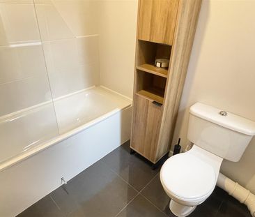 28 Hugh Street, - Photo 5