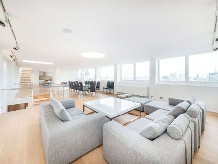 Luxury 45 Bed Penthouse with Annex, Roof Terrace & Skyline Views - Photo 2