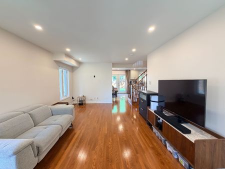For Lease - 81 Alfred Paterson Drive, Markham, Ontario - Photo 2
